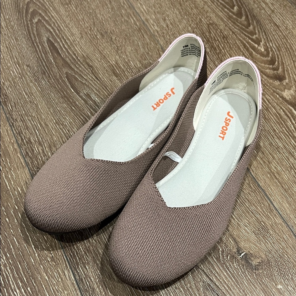 NWOT JSPORT Women's Tan Knit Loafers